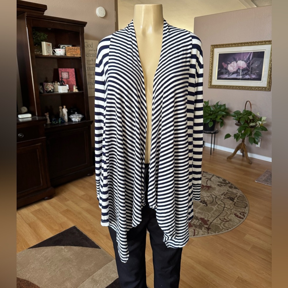 Zenergy by Chico’s black & white long sleeve cardigan-size S